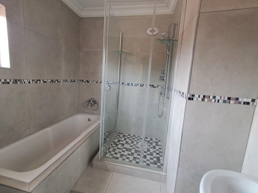7 Bedroom Property for Sale in Sonneveld Gauteng