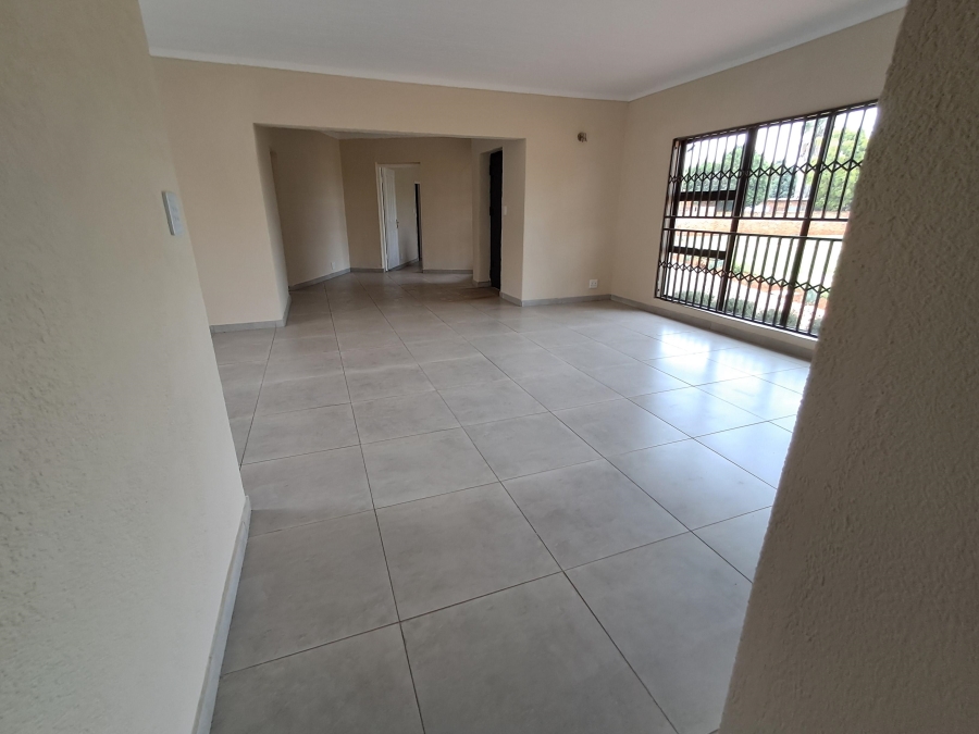 7 Bedroom Property for Sale in Sonneveld Gauteng