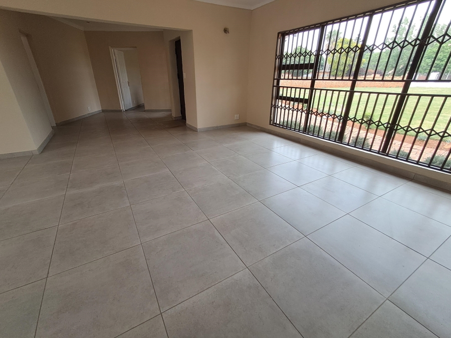 7 Bedroom Property for Sale in Sonneveld Gauteng