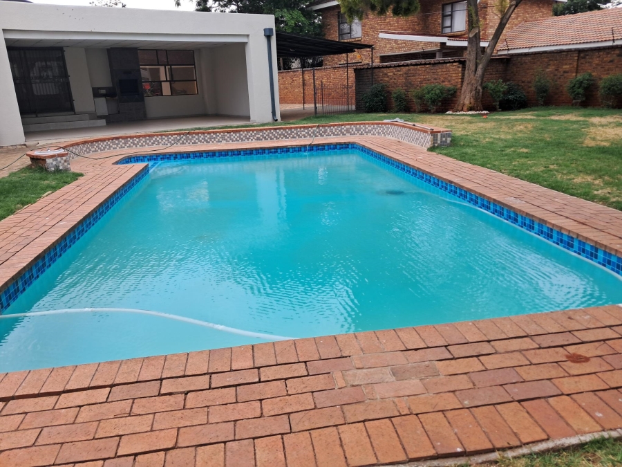 7 Bedroom Property for Sale in Sonneveld Gauteng
