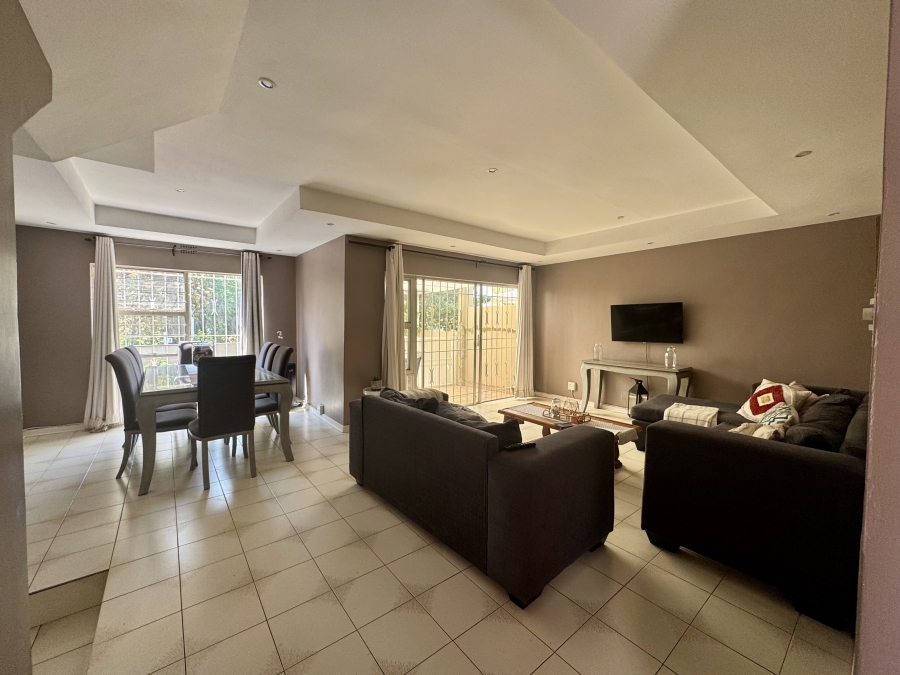 To Let 4 Bedroom Property for Rent in Corlett Gardens Gauteng