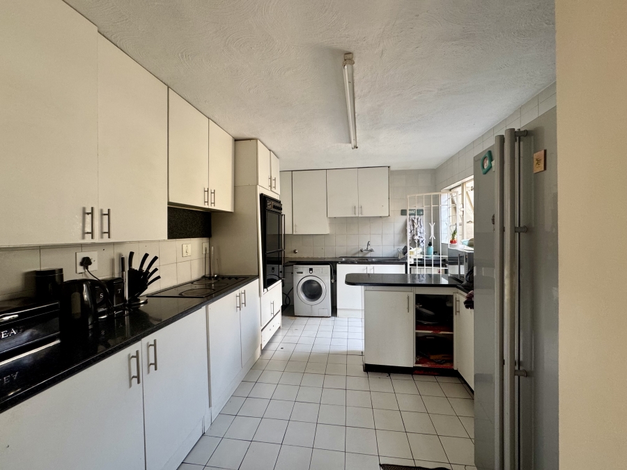 To Let 4 Bedroom Property for Rent in Corlett Gardens Gauteng
