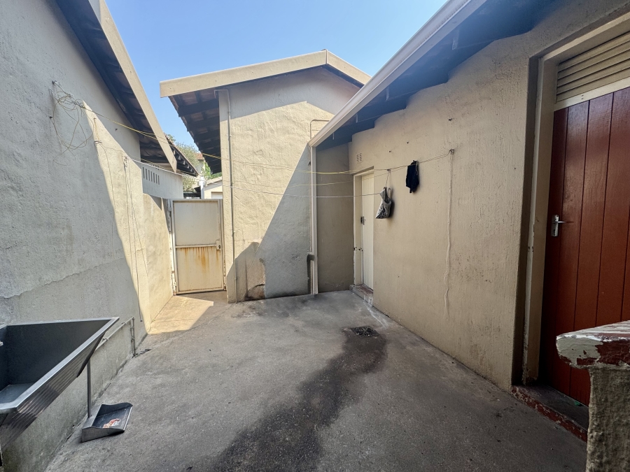 To Let 4 Bedroom Property for Rent in Corlett Gardens Gauteng