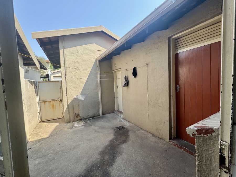 To Let 4 Bedroom Property for Rent in Corlett Gardens Gauteng