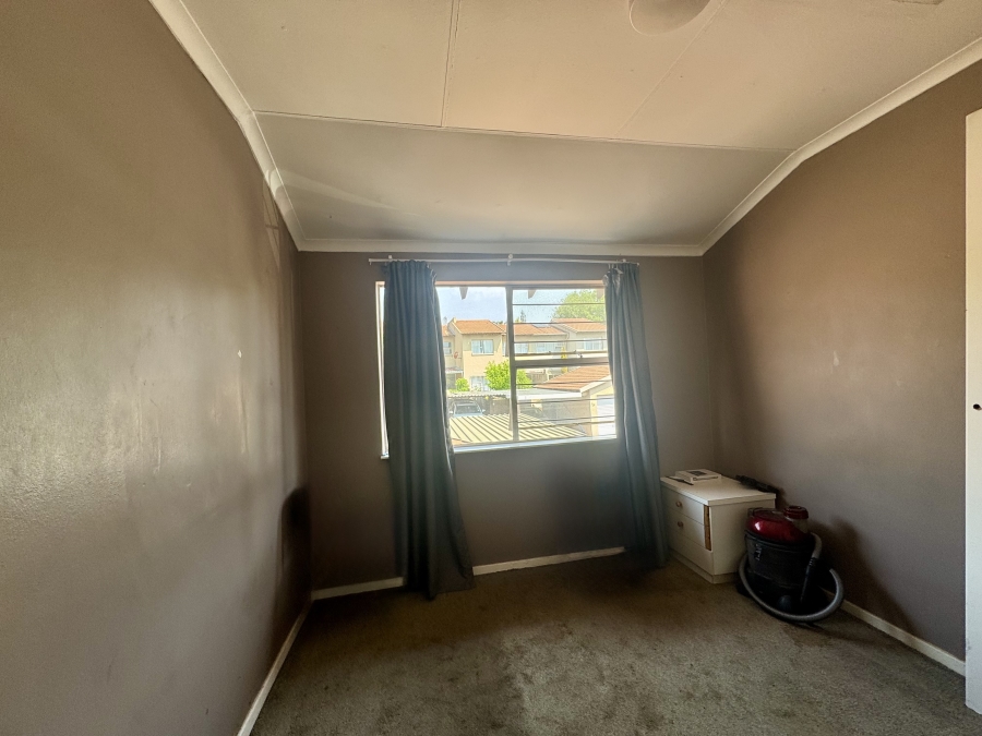 To Let 4 Bedroom Property for Rent in Corlett Gardens Gauteng