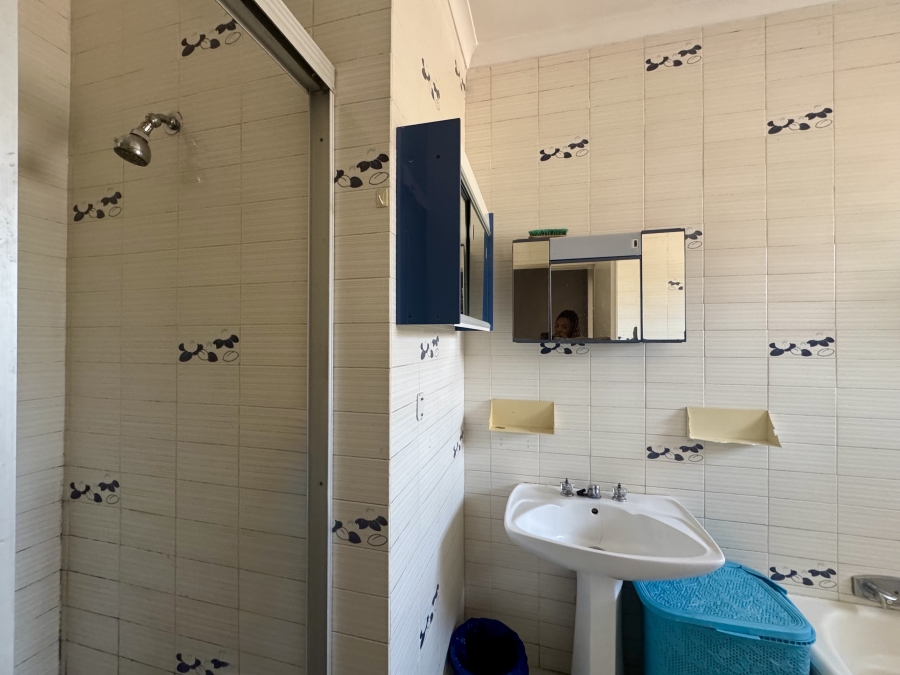 To Let 4 Bedroom Property for Rent in Corlett Gardens Gauteng