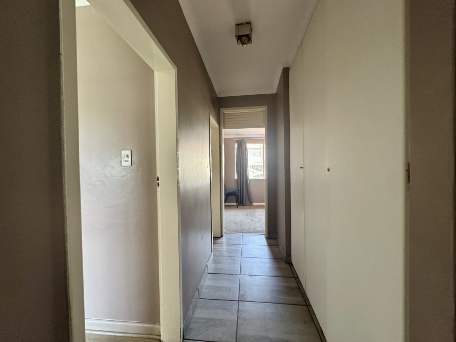 To Let 4 Bedroom Property for Rent in Corlett Gardens Gauteng