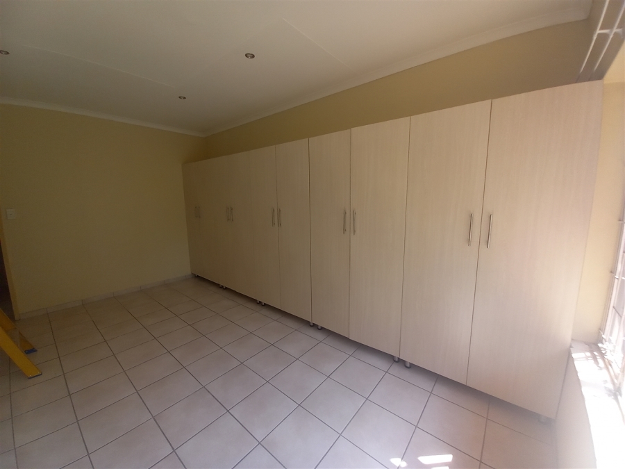 4 Bedroom Property for Sale in Garsfontein Gauteng