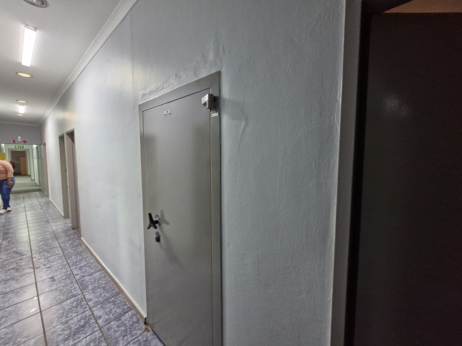 To Let commercial Property for Rent in Die Hoewes Gauteng