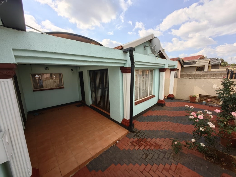 3 Bedroom Property for Sale in Protea North Gauteng