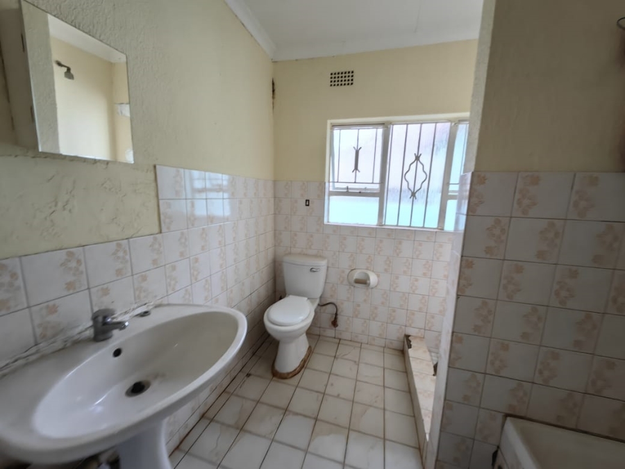 3 Bedroom Property for Sale in Protea North Gauteng