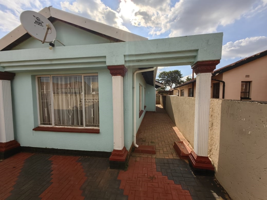 3 Bedroom Property for Sale in Protea North Gauteng