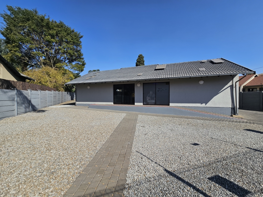 Commercial Property for Sale in Rooihuiskraal Gauteng