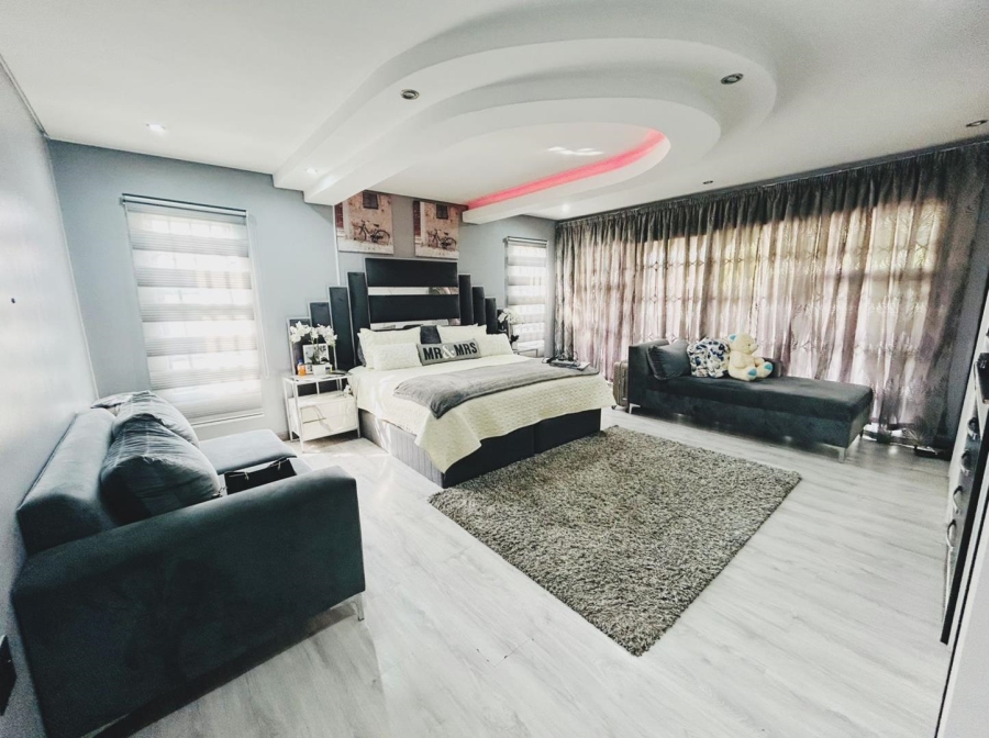 4 Bedroom Property for Sale in Strubenvale Gauteng