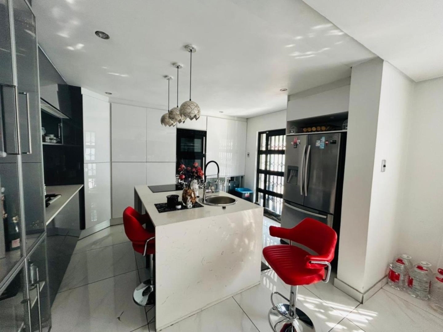 4 Bedroom Property for Sale in Strubenvale Gauteng