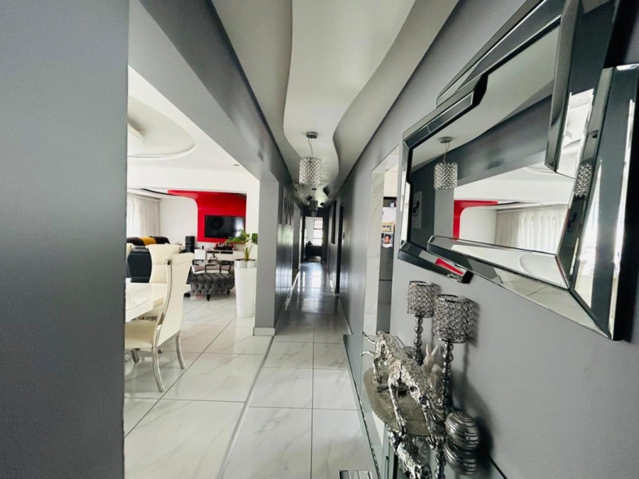 4 Bedroom Property for Sale in Strubenvale Gauteng