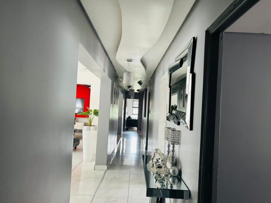 4 Bedroom Property for Sale in Strubenvale Gauteng