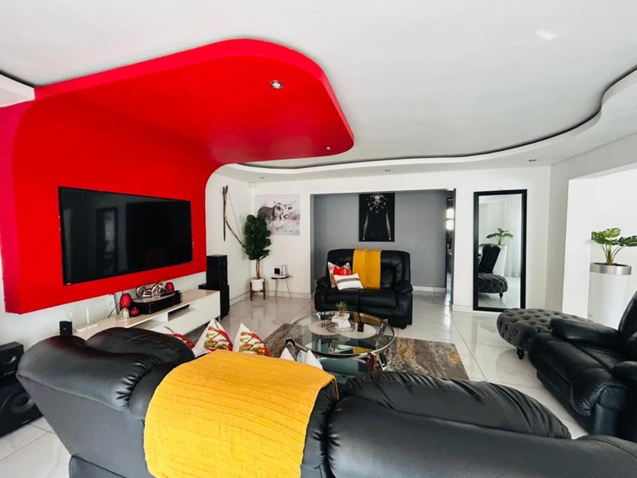 4 Bedroom Property for Sale in Strubenvale Gauteng