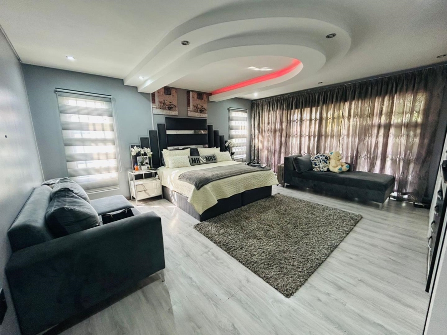4 Bedroom Property for Sale in Strubenvale Gauteng