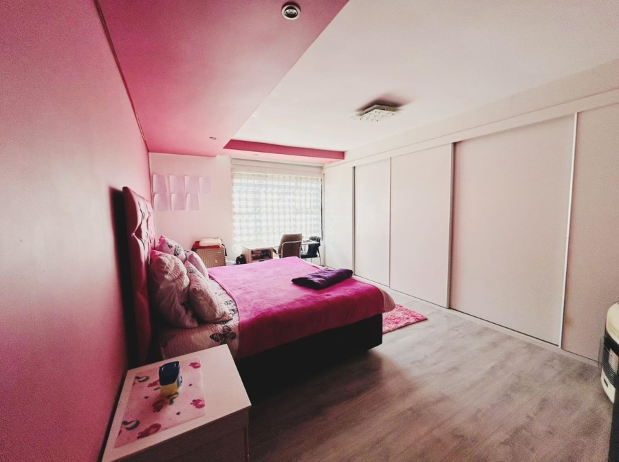 4 Bedroom Property for Sale in Strubenvale Gauteng