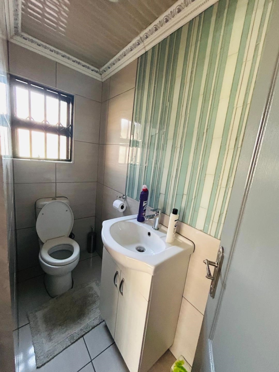 4 Bedroom Property for Sale in Strubenvale Gauteng
