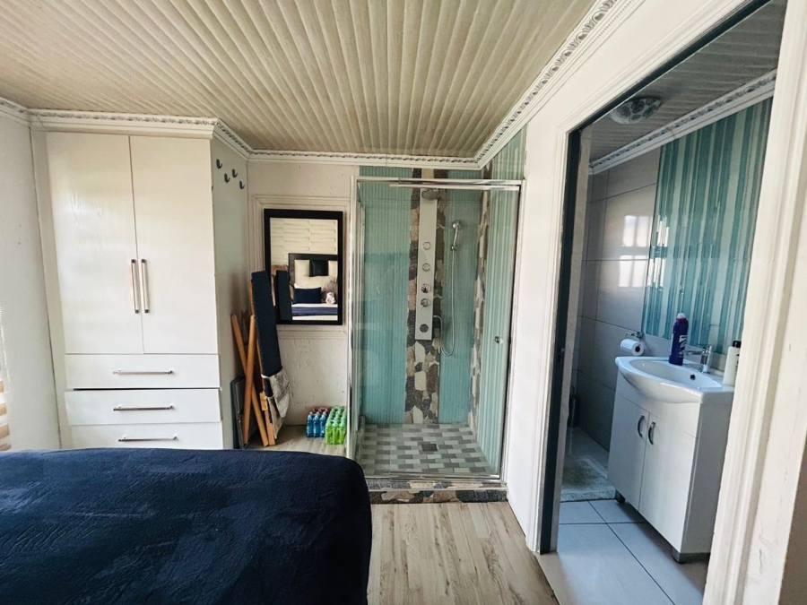 4 Bedroom Property for Sale in Strubenvale Gauteng