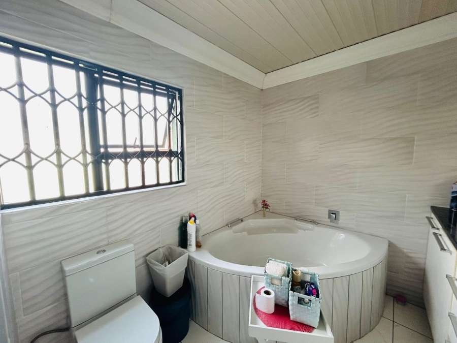 4 Bedroom Property for Sale in Strubenvale Gauteng