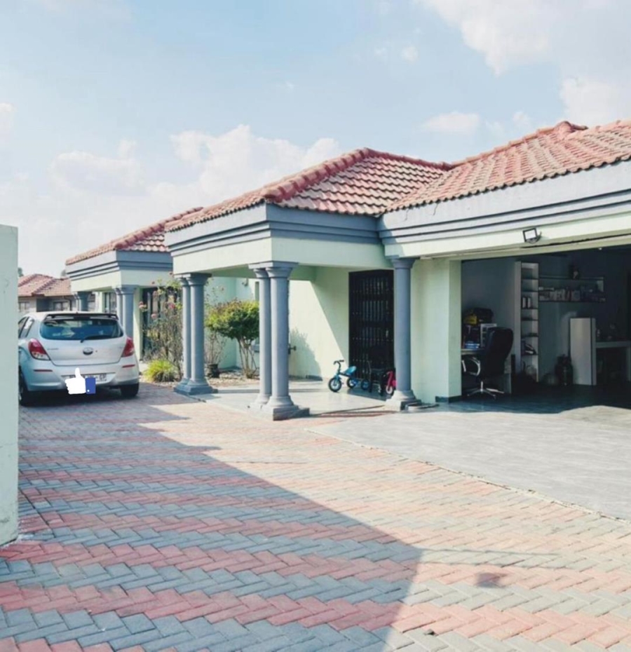 4 Bedroom Property for Sale in Strubenvale Gauteng
