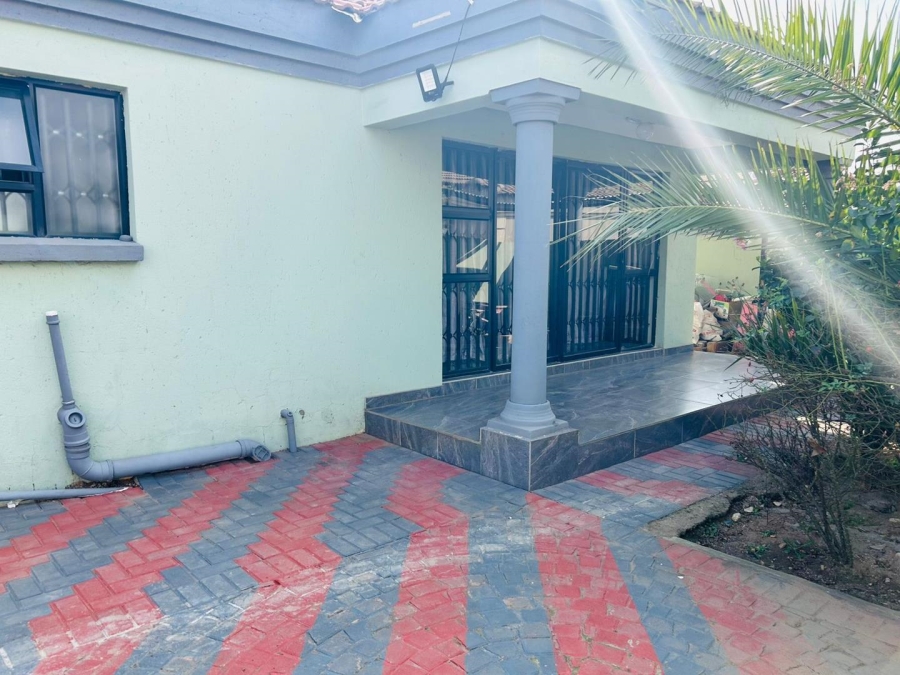 4 Bedroom Property for Sale in Strubenvale Gauteng