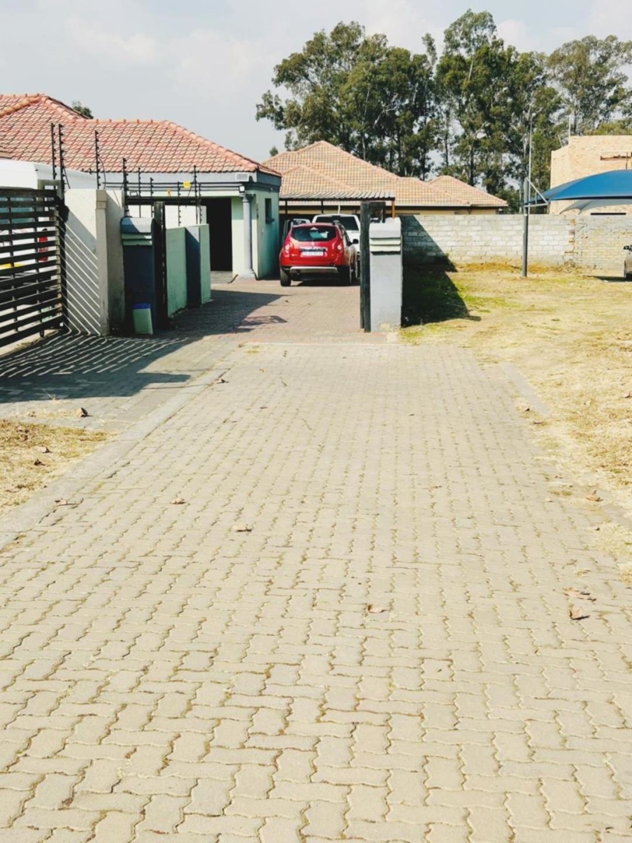 4 Bedroom Property for Sale in Strubenvale Gauteng