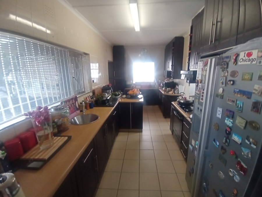 4 Bedroom Property for Sale in Mondeor Gauteng