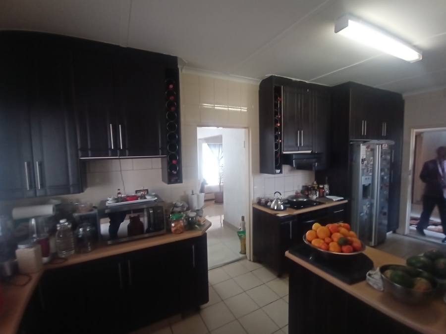 4 Bedroom Property for Sale in Mondeor Gauteng
