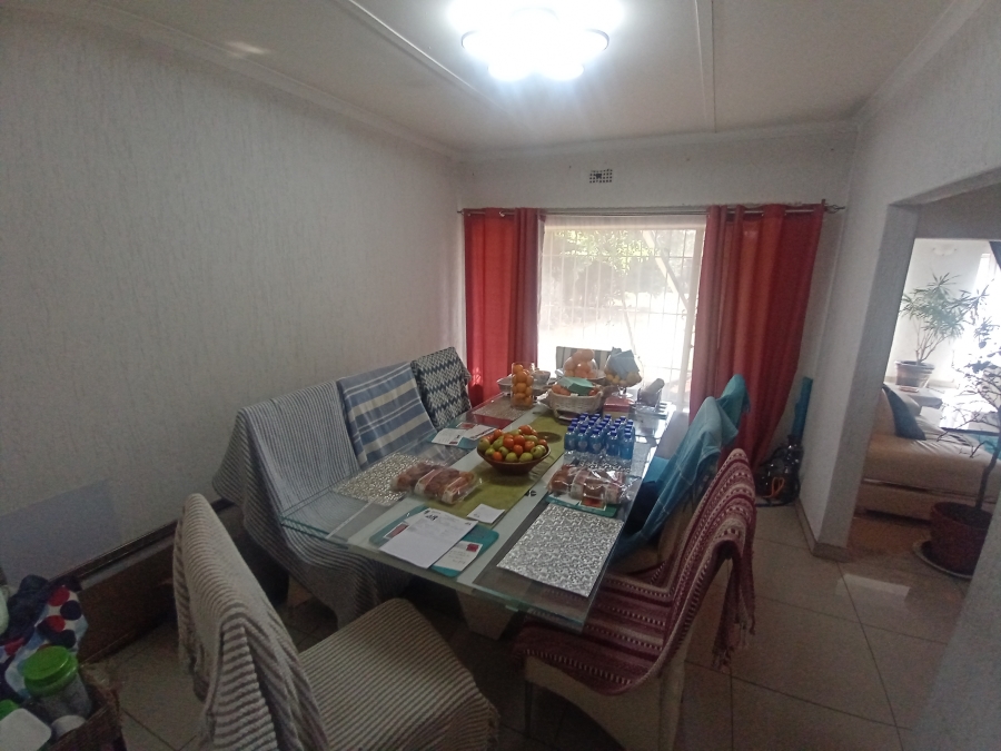 4 Bedroom Property for Sale in Mondeor Gauteng