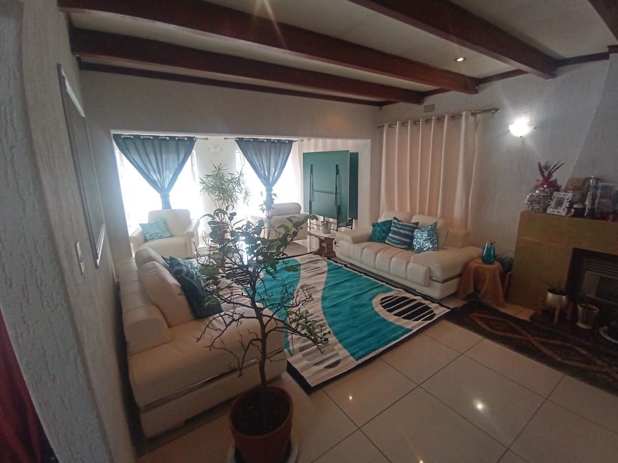 4 Bedroom Property for Sale in Mondeor Gauteng
