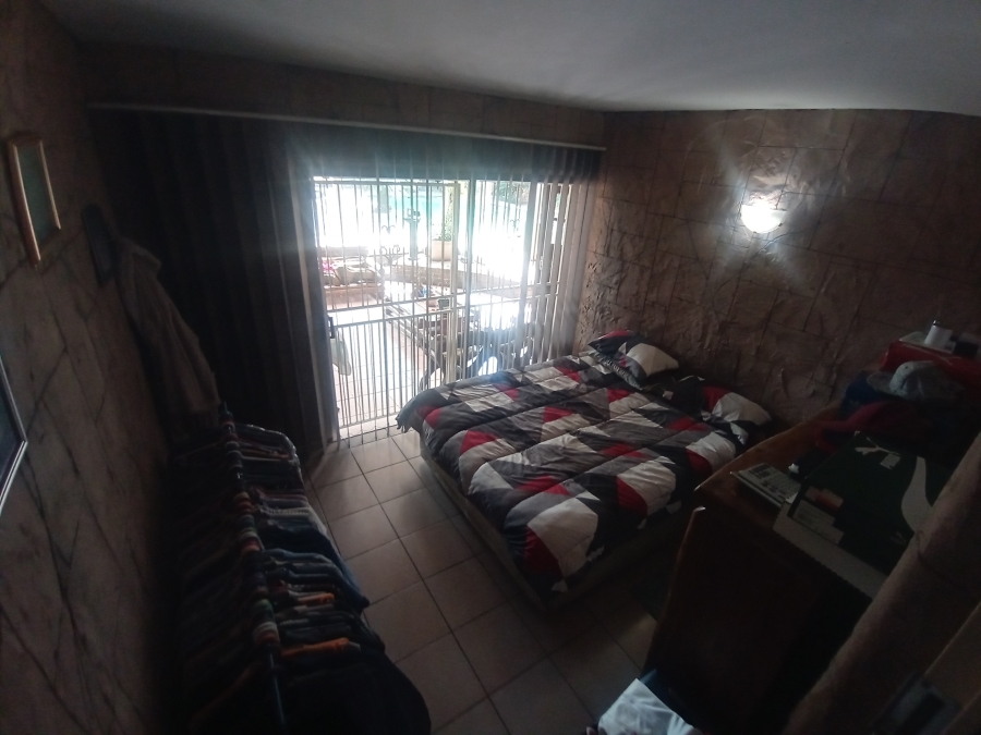 4 Bedroom Property for Sale in Mondeor Gauteng