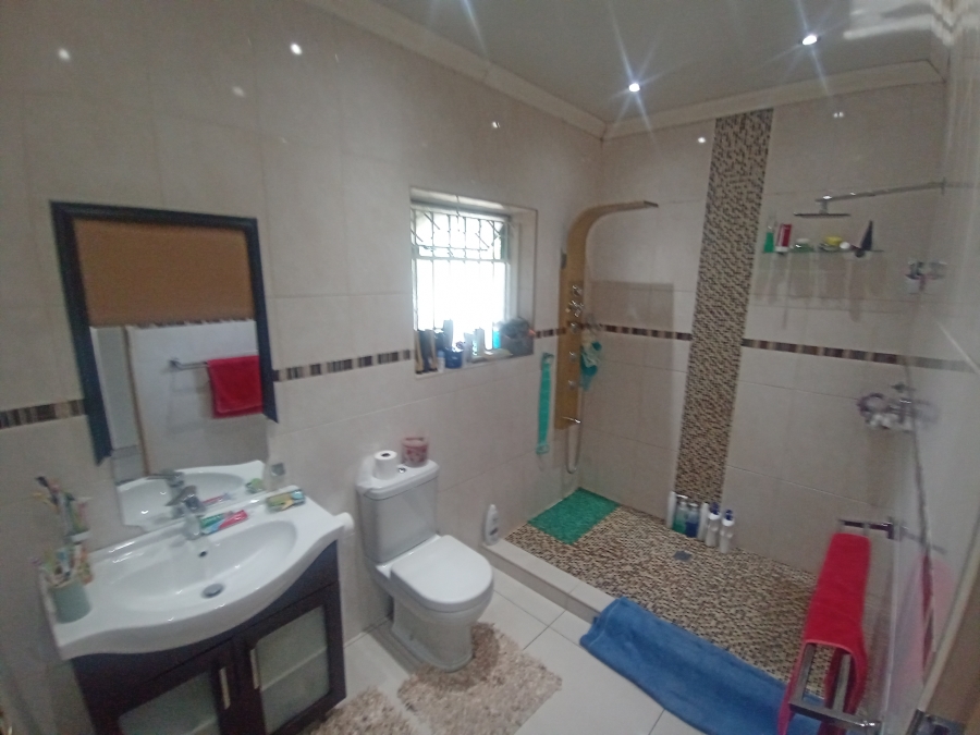 4 Bedroom Property for Sale in Mondeor Gauteng