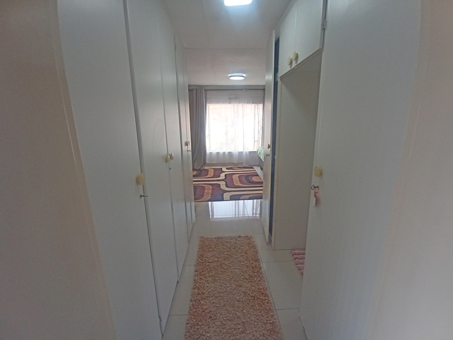 4 Bedroom Property for Sale in Mondeor Gauteng