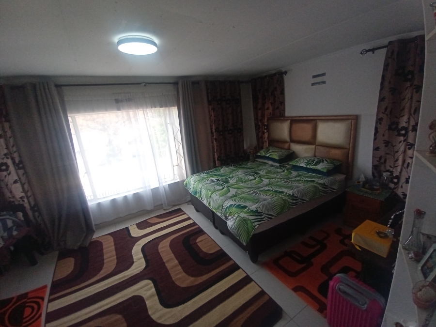4 Bedroom Property for Sale in Mondeor Gauteng