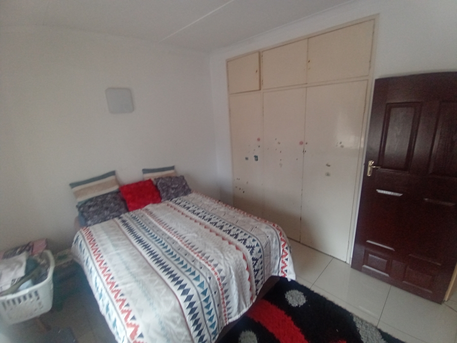 4 Bedroom Property for Sale in Mondeor Gauteng