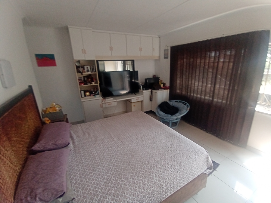 4 Bedroom Property for Sale in Mondeor Gauteng
