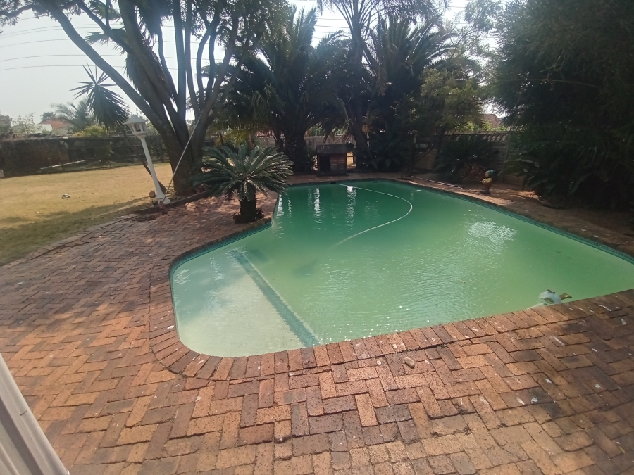 4 Bedroom Property for Sale in Mondeor Gauteng