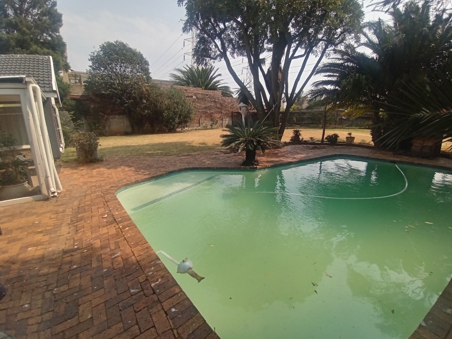 4 Bedroom Property for Sale in Mondeor Gauteng