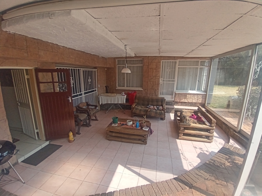 4 Bedroom Property for Sale in Mondeor Gauteng