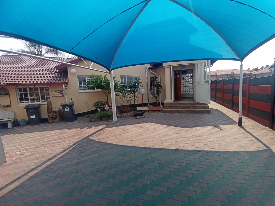 6 Bedroom Property for Sale in Winchester Hills Gauteng