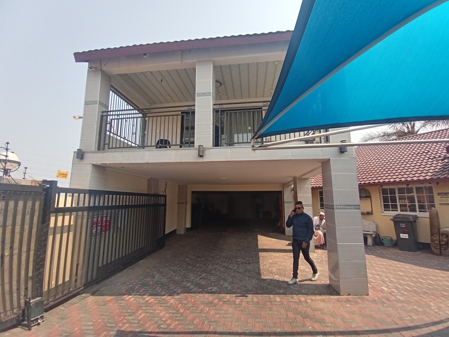 6 Bedroom Property for Sale in Winchester Hills Gauteng