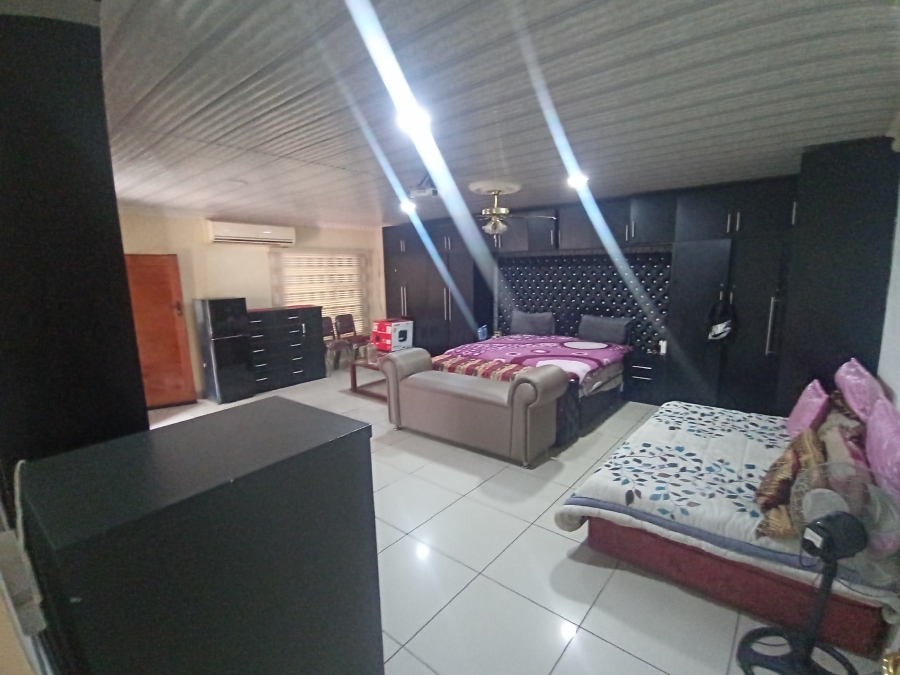 6 Bedroom Property for Sale in Winchester Hills Gauteng