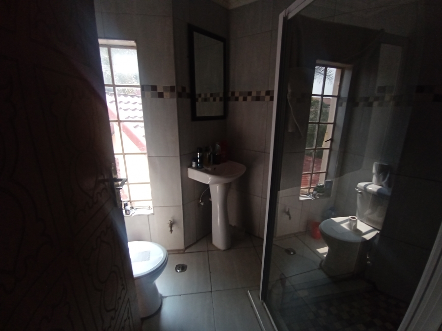 6 Bedroom Property for Sale in Winchester Hills Gauteng
