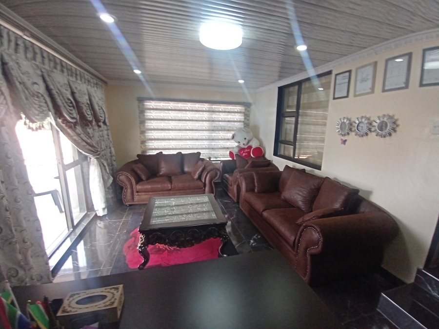 6 Bedroom Property for Sale in Winchester Hills Gauteng
