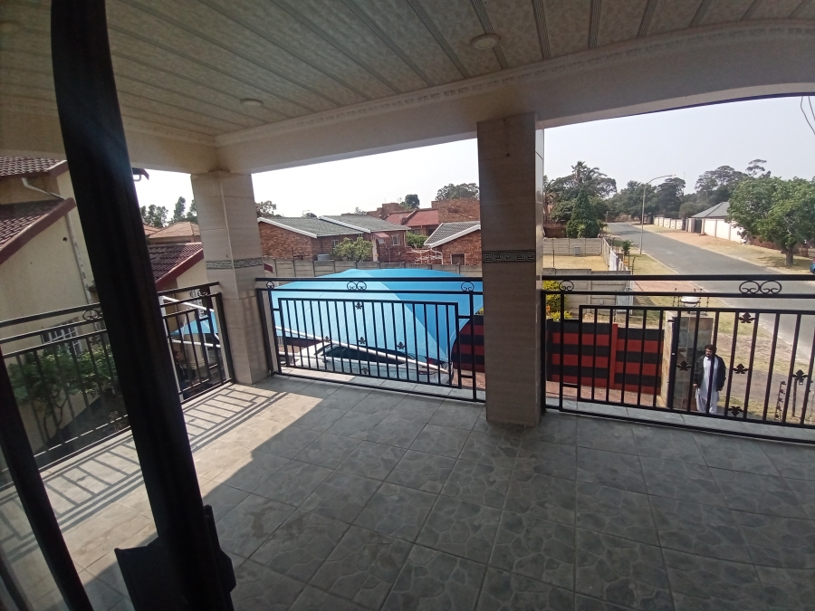 6 Bedroom Property for Sale in Winchester Hills Gauteng