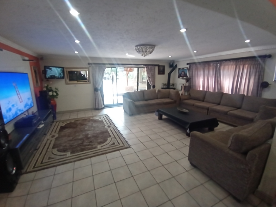6 Bedroom Property for Sale in Winchester Hills Gauteng